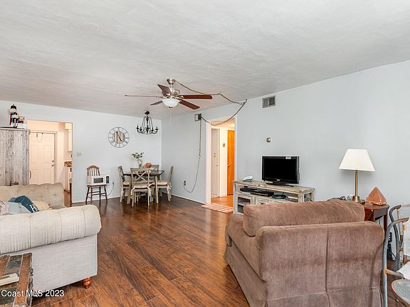 4th image of 190 E Olmstead Dr #4