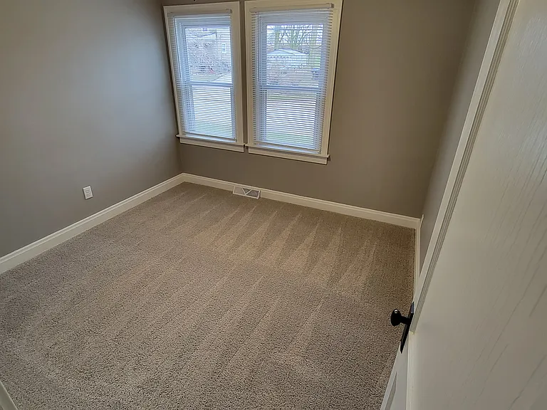402 S McClun St — Photo 14
