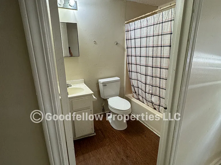 608 Marion Ave — Photo 9