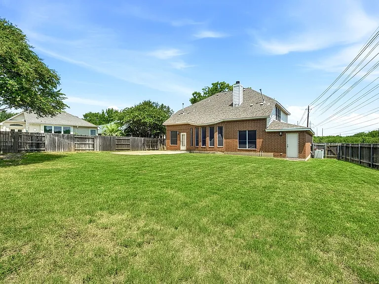 2033 Creole Dr — Photo 15