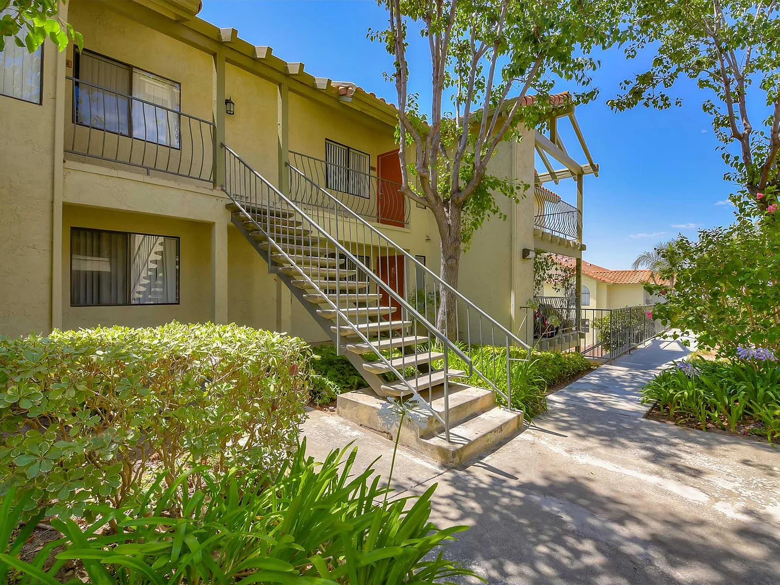 Summit Apartments — Photo 4