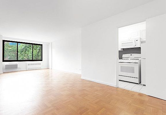 3rd image of 2186 5th Ave APT 4M