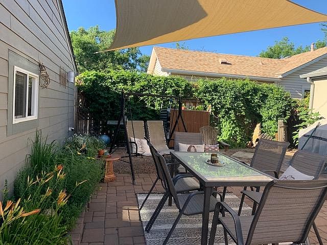The backyard is fully secluded and enclosed, pets welcome! The grill is connected to natural gas, so no tanks needed!