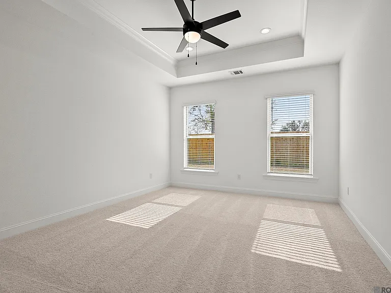 38405 Parliament Dr — Photo 10