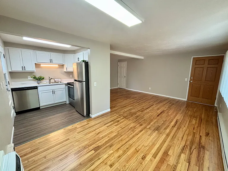1122 Catalpa Cir #B — Photo 3