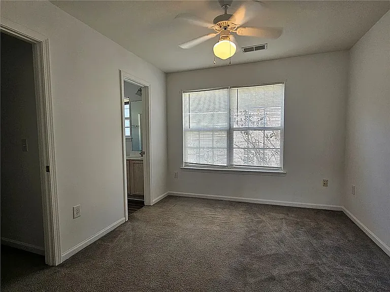 128 University Village Dr #C — Photo 6