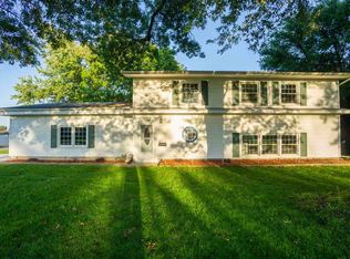 1327 S Hill Dr, Waterloo, IA 50701
