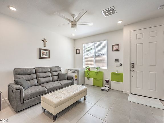 4th image of 172 Freeport View Pl