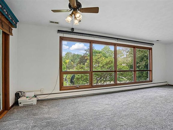 4th image of 705 S Avenue B
