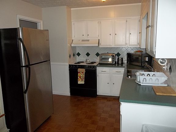 2nd image of 912 Hermitage Ln