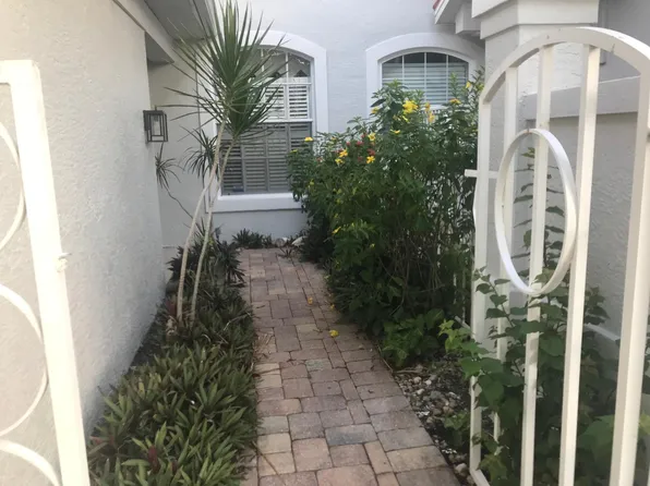 (undisclosed Address), Naples, FL 34109