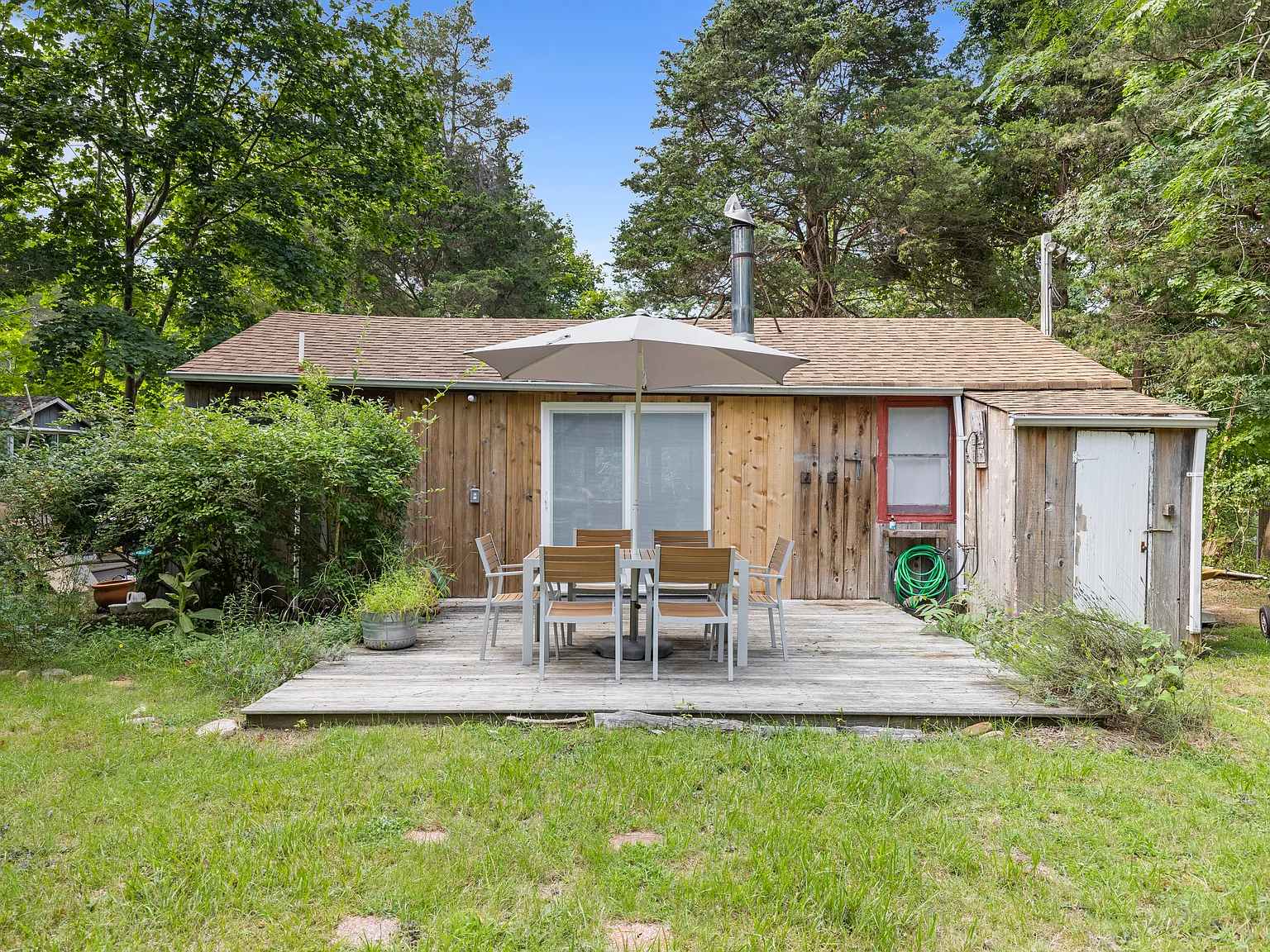 Sag Harbor Beach Cottage — Photo 1