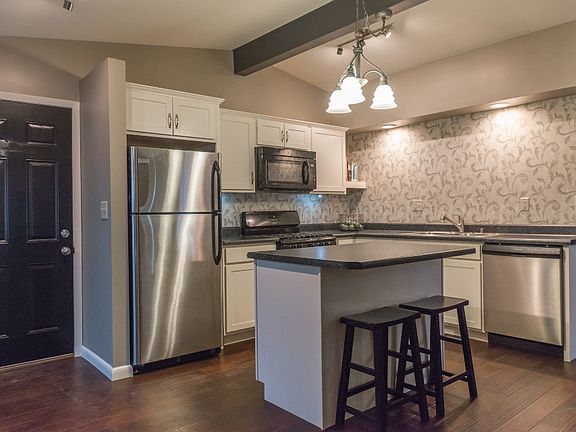 2nd image of 322 W Clara Ave