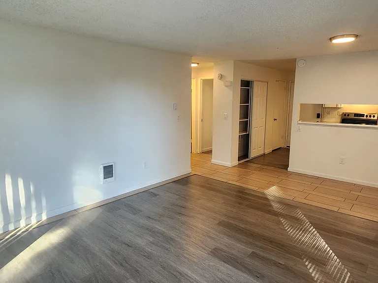 Altamont Apartments — Photo 7