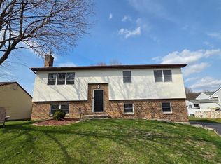 908 Blue Gate Ln, Sinking Spring, PA 19608