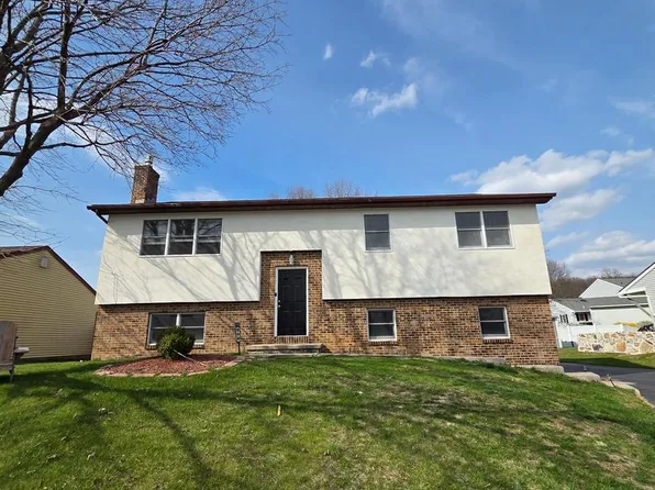 908 Blue Gate Ln, Sinking Spring, PA 19608