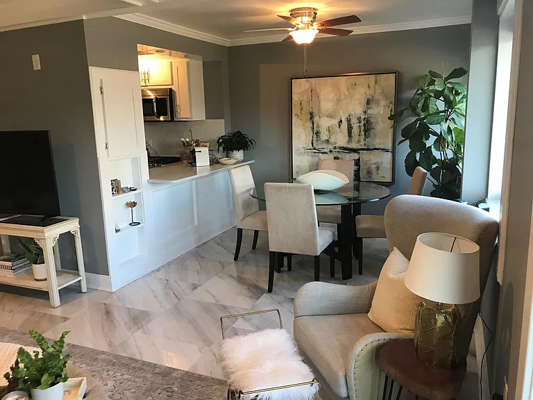 Plaza House — Photo 70