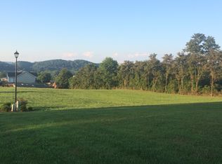 139 Fox Ridge Dr, Mount Carmel, TN 37645