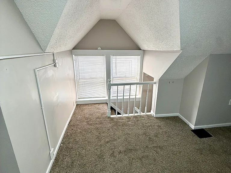 2023 Greenup St #3 — Photo 5
