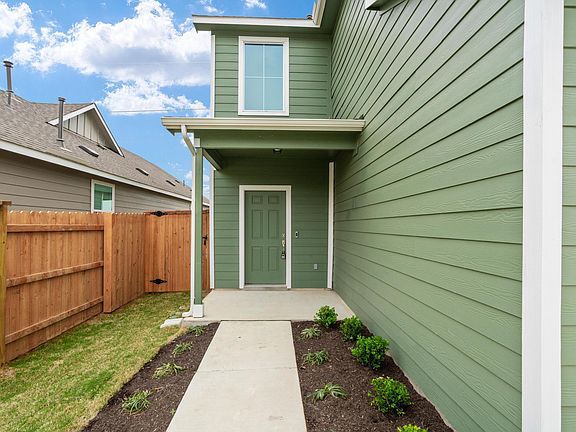 3rd image of 225 Majestic Cedar Dr