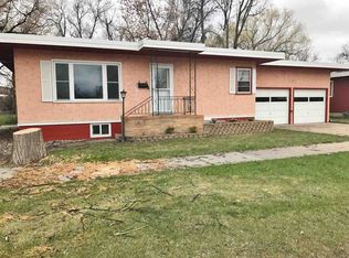 710 6th Ave NE, Minot, ND 58703