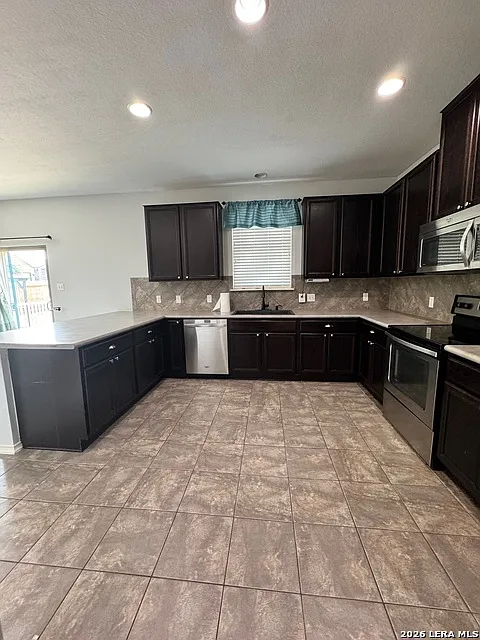 3 bed, 2.5 bath, 2110 sqft, $2,150 — Photo 3