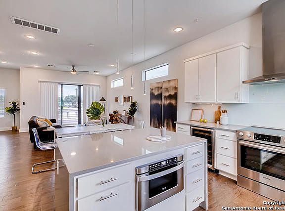 2nd image of 1606 N Hackberry Unit 204