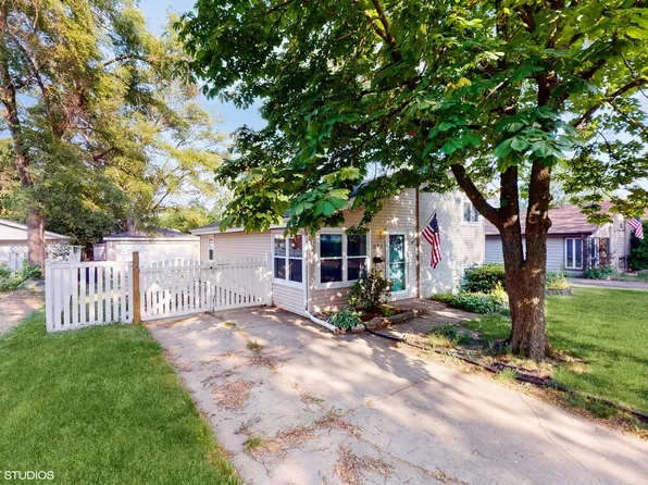 371 Mission Ave, Villa Park, IL 60181