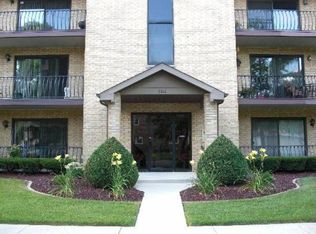 8166 168th Pl APT 2E, Tinley Park, IL 60477