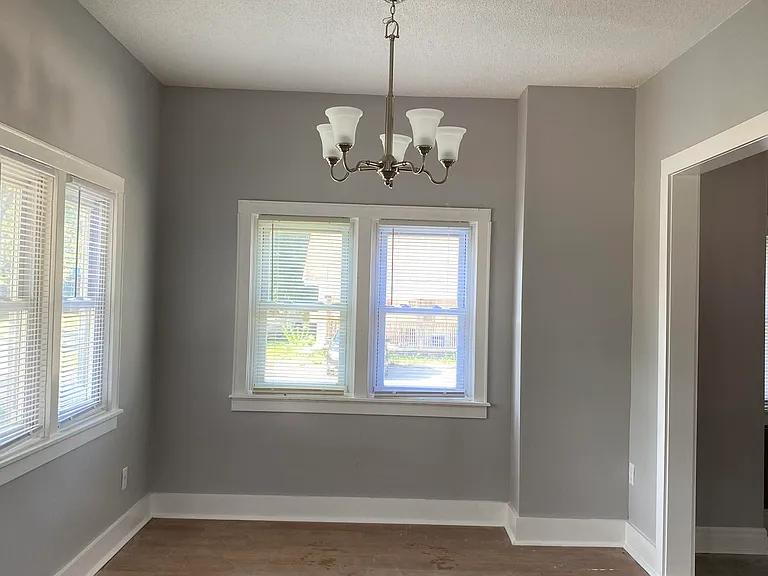 410 S Center St — Photo 4