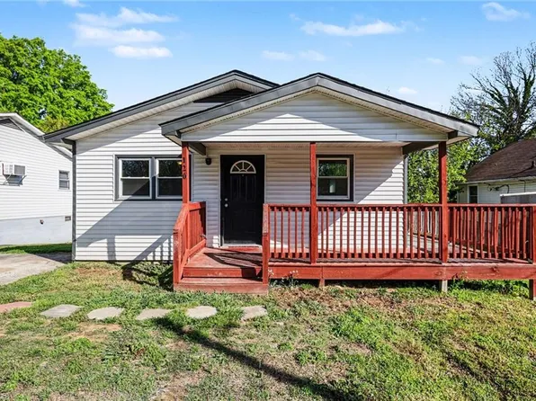 120 Highland Ave, Thomasville, NC 27360