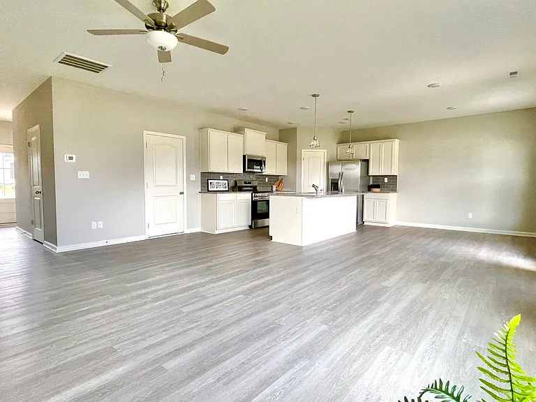 124 Travis Way — Photo 6