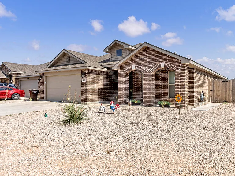 2512 Blazing Saddle Blvd — Photo 2