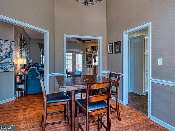 4th image of 221 Pendleton Ct