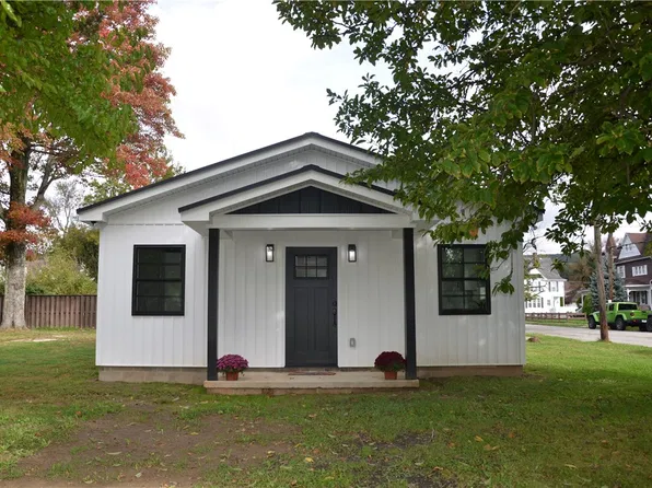 811 S Pittsburgh St, Connellsville, PA 15425