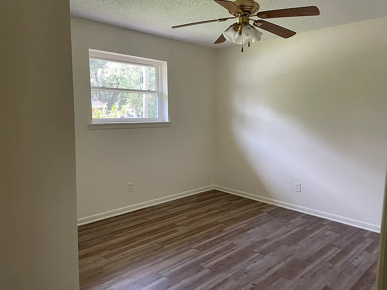 1417 Lafayette Ln — Photo 7
