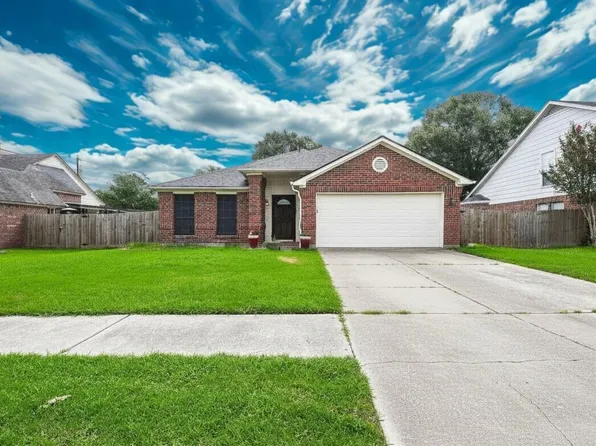 4525 Allegro Dr, Seabrook, TX 77586