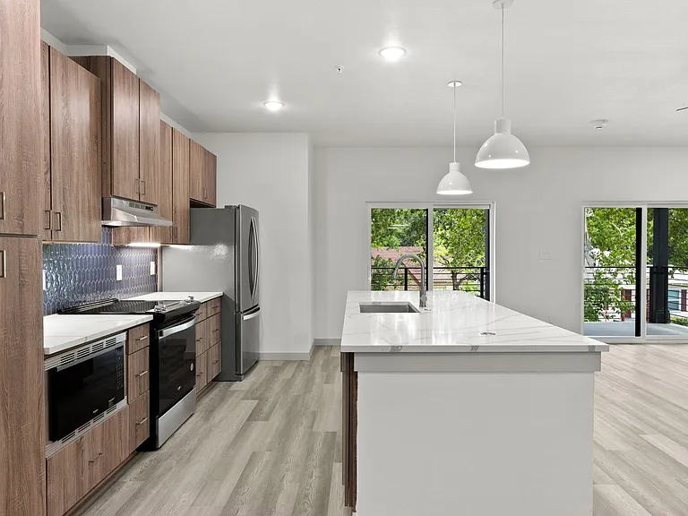 3136 Cockrell — Photo 14