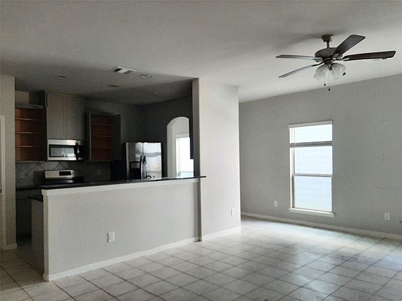 4th image of 169 Camelot Place Ct