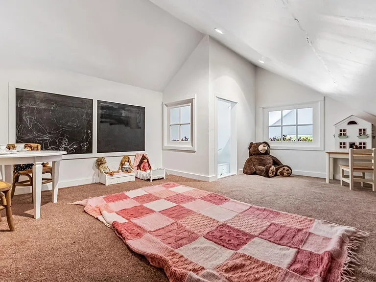 1156 Butterfield Rd — Photo 21