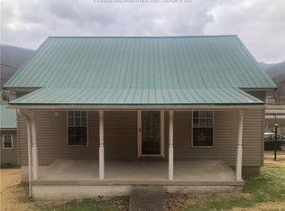 2536 E Dupont Ave, Belle, WV 25015