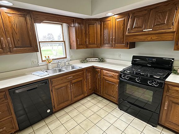4th image of 1665 Hilda Dr