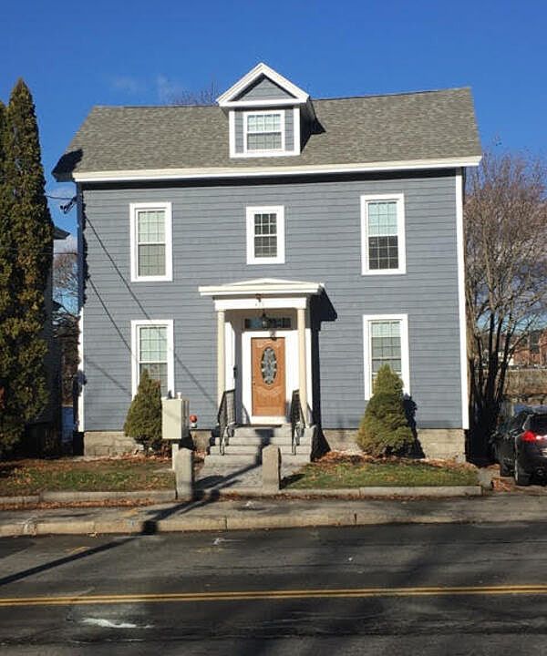 1st image of 423 Pawtucket St Unit 1