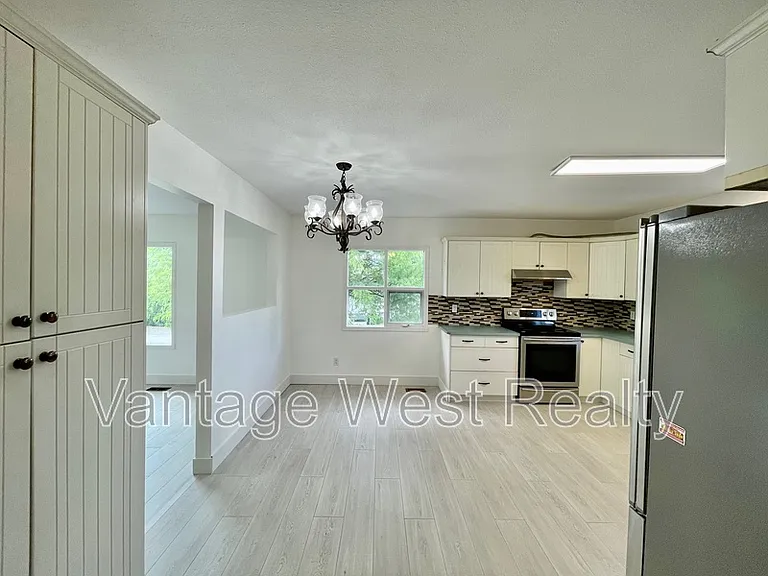 240A Wallace Rd — Photo 12