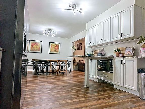 4th image of 4409 Pickwick Dr