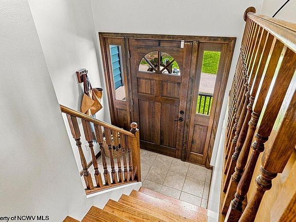 4th image of 12 Coolview Ln
