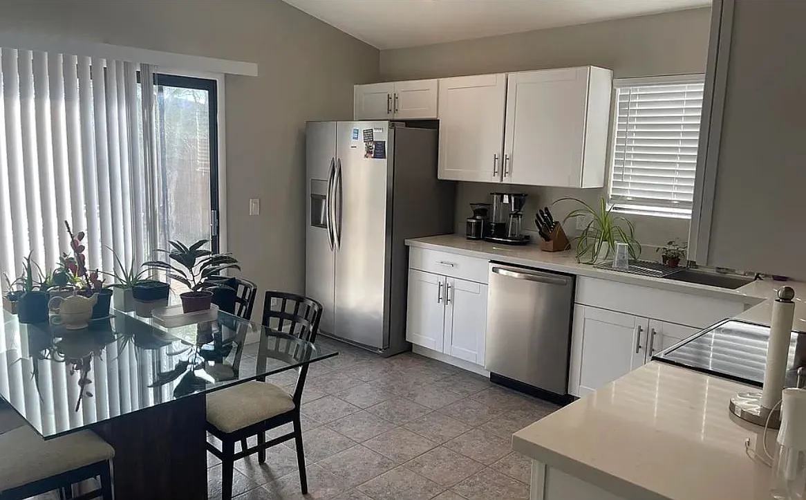 2154 E Crest Ln — Photo 3