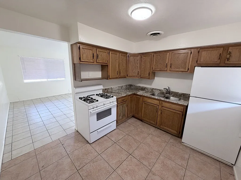2 bed, 720 sqft, $1,200 — Photo 2