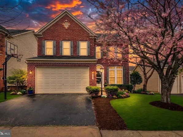 8416 Churchside Dr, Gainesville, VA 20155