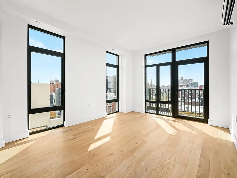 597 Grand St #901 — Photo 3